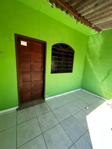 Casa de 01 Quarto - Garagem - Área - Aceita Pet