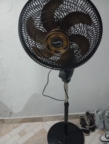 Ventilador Mallory com controle remoto