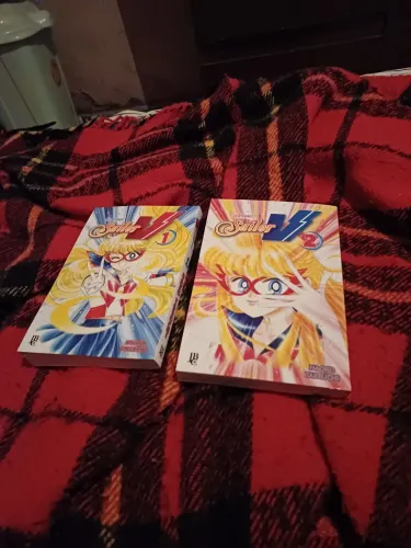 Vendo esses mangás da Sailor V volumes 1 e 2 juntos!