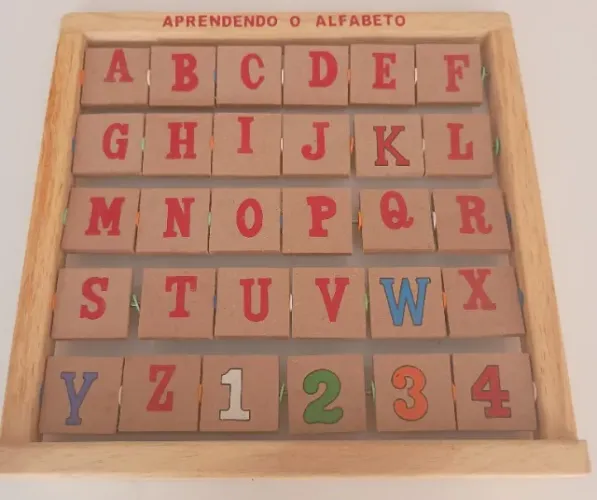 Brinquedo Pedagógico - Aprendendo o Alfabeto