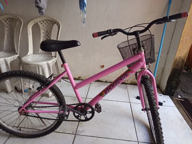Vendo bicicleta aro 24 feminina em boas condições 