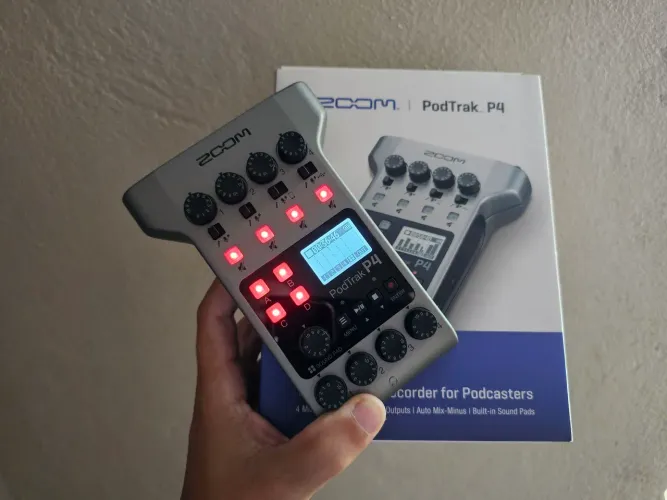Gravador Zoom PodTrak P4 - Estado de Novo - O Melhor para Podcast e Áudio