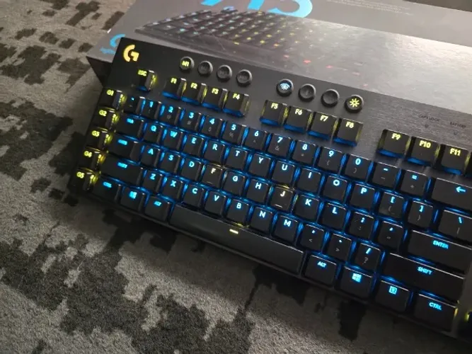 Teclado Mecânico Gamer Sem Fio Logitech G915 X LIGHTSPEED 