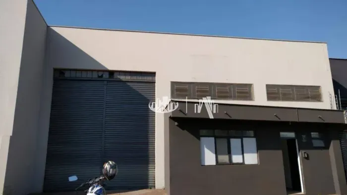 Barracão para alugar, 360 m² por R$ 4.800,00/mês - Indústrias Leves - Londrina/PR
