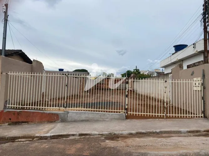 Terreno Residencial à venda no Bairro Brasil | Uberlândia - 400 m²