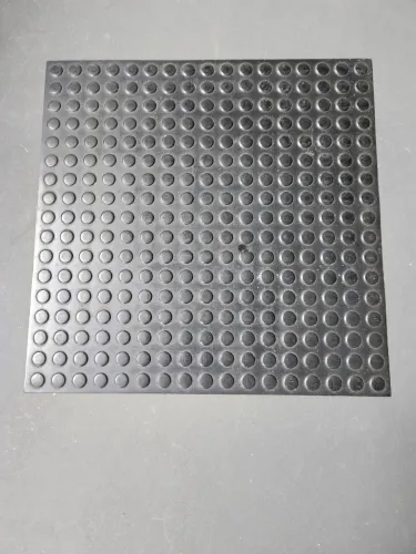Tapete de borracha tipo moeda preto 50x50