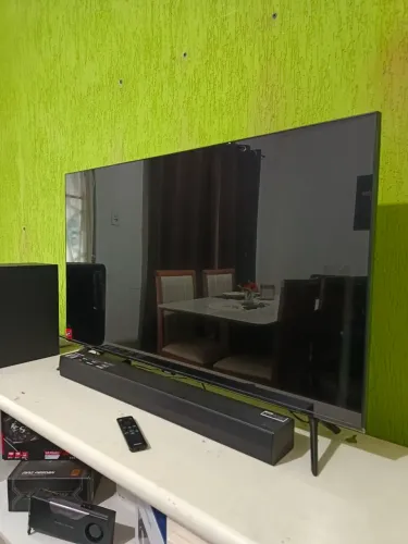 Smart TV Samsung 4K Crystal UHD 43" em excelente estado