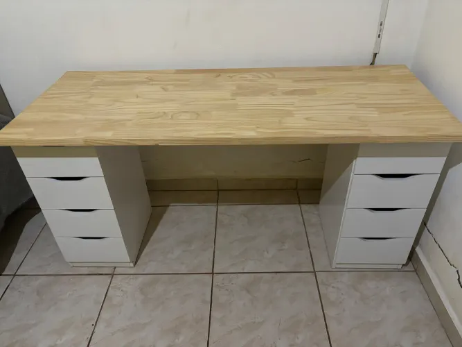 Mesa de escritório com gaveteiros