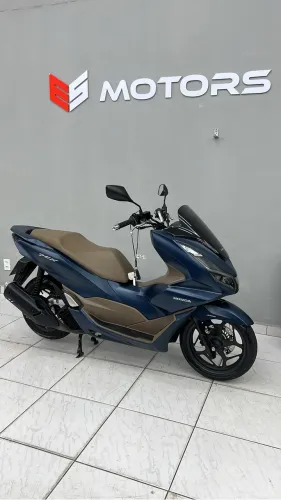 Oportunidade!! PCX 160 2024 DLX impecável esmotors