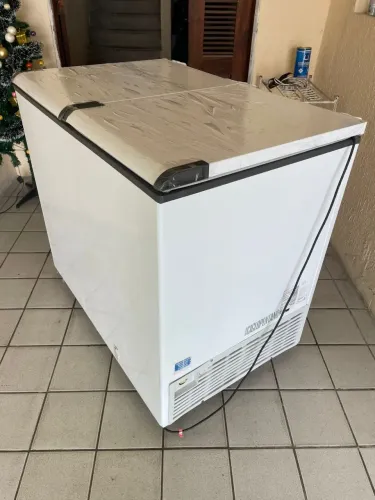 Freezer Esmaltec 330L Semi novo 