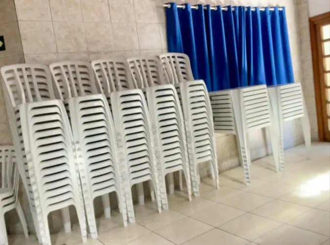 VENDO JOGO DE MESA E CADEIRA