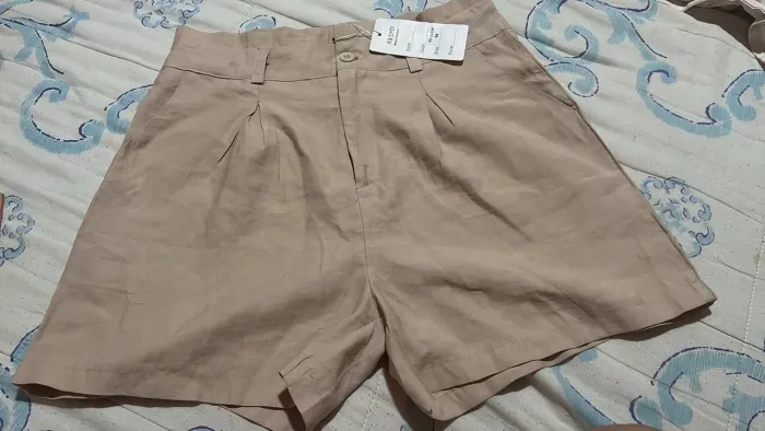 Short bege feminino tamanho M, com etiqueta nunca usado
