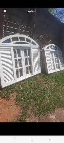 Duas janelas coloniais em iguaba grande
