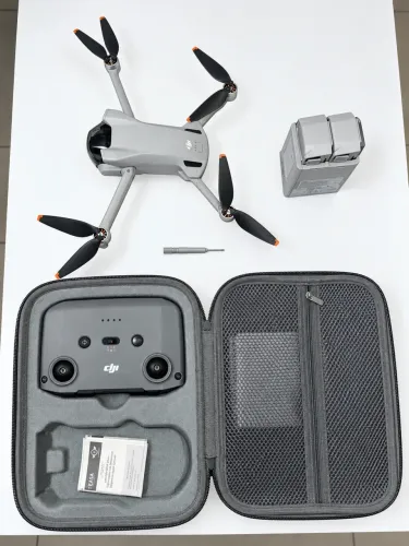 Drone DJI Mini 3 - 2 Baterias e Hub Carregamento