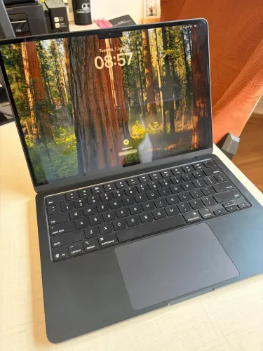 MacBook Air M4 (apenas 50 ciclos de bateria)