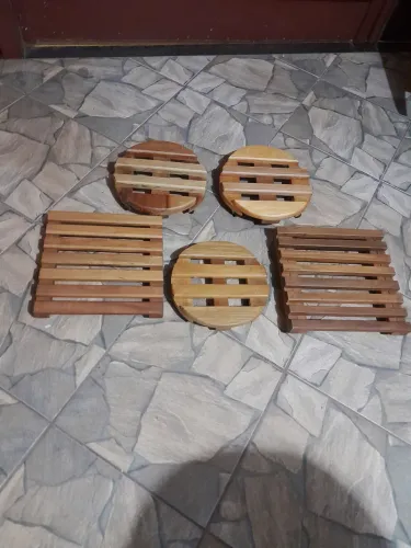 Suporte para vasos com rodinhas