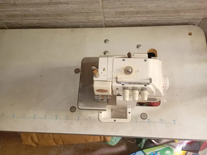 Nome: Máquina Overlock 3 fios Industrial - Yamata FY-33