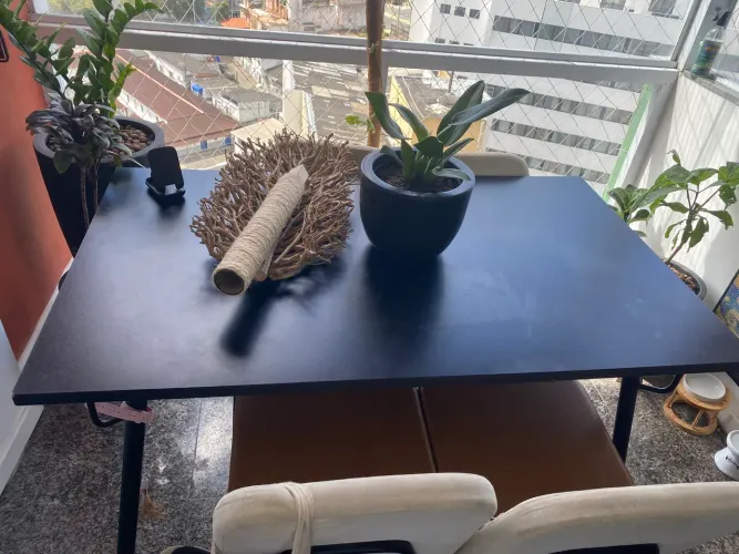 Mesa preta retangular