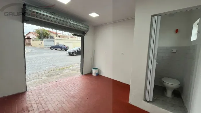 Loja comercial - Locação - Jardim São Luís, S.P. - 12,25m², 1 salão, 1 wc, ponto de ônibus