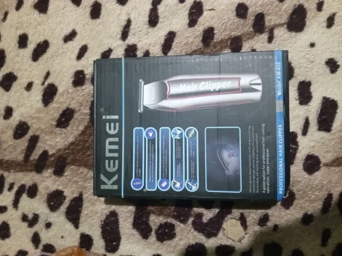 Máquina de cortar cabelo kemei 032 nova