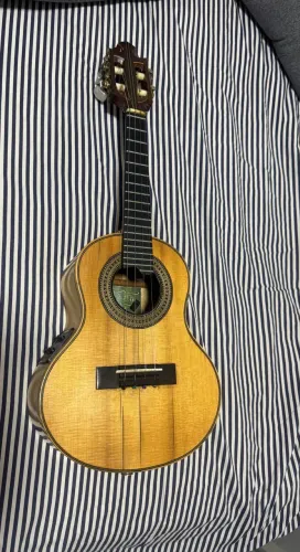 Cavaquinho Sandro luthier em faia 