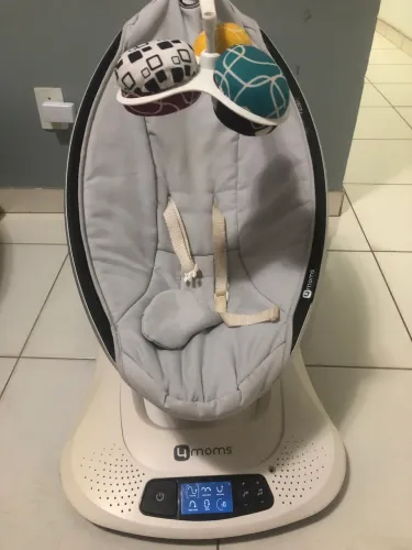 Cadeira de balanço mamaroo 4 moms