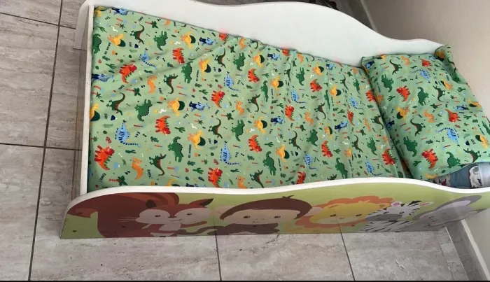 Vendo cama infantil.
