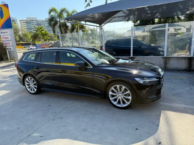 Volvo V60 T-5 Momentum 2.0 245cv 5P 2020