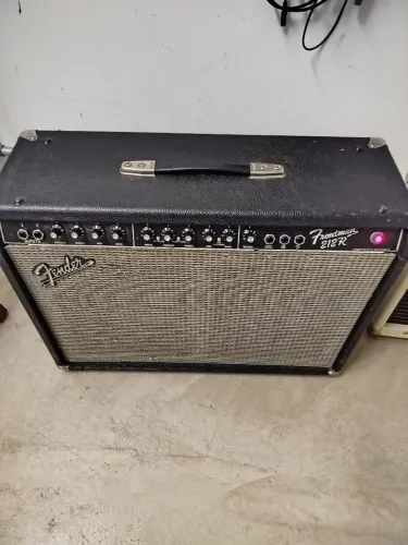 Amplificador Fender Frontman 212R