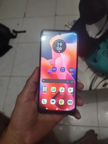 Moto g24 128gb 8 de ram 5g todo bom tá bem conservado só venda não troca 