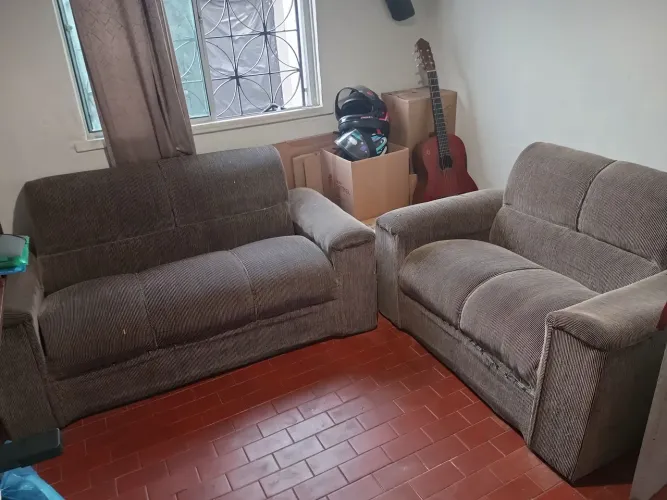 Vendo conjunto de sofás 3 e 2 lugares