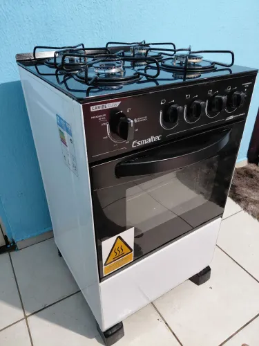 Fogão elétrico de vidro. entrego