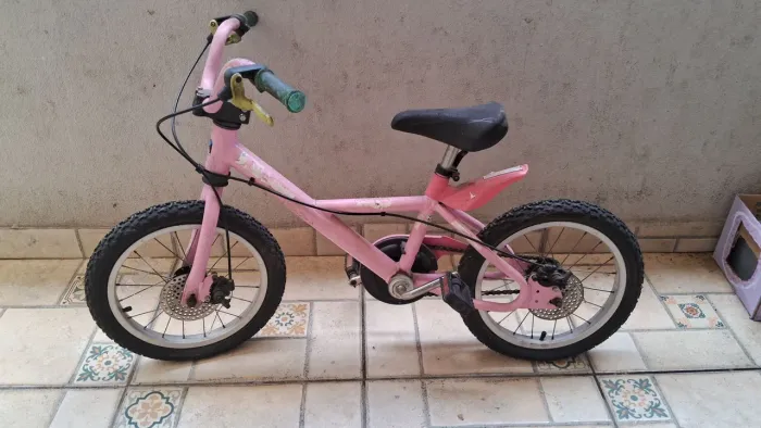 Bicicleta Infantil aro 16 Btwin rosa - com rodinhas