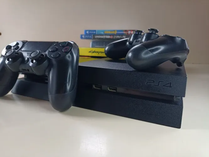 Ps4 + 1 TB e meio + 2 Controles + Jogos / para sair hoje!