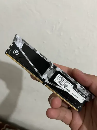 Memória RAM 8GB DDR4 3000MHz TeamGroup T-Force Vulcan Z - Excelente Estado