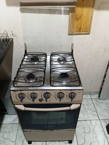 Vendo fogão usado , funcionando todas as bocas e forno acendimento manual, esqueiro.