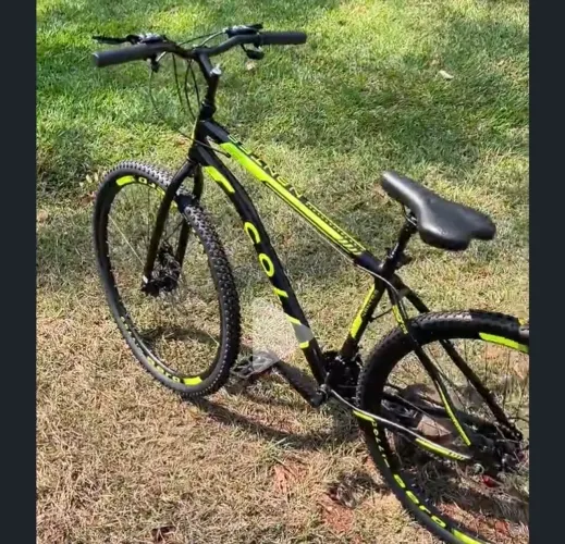 Vendo bicicleta nova comprei na loja não tem uma semana Colli aro 26 