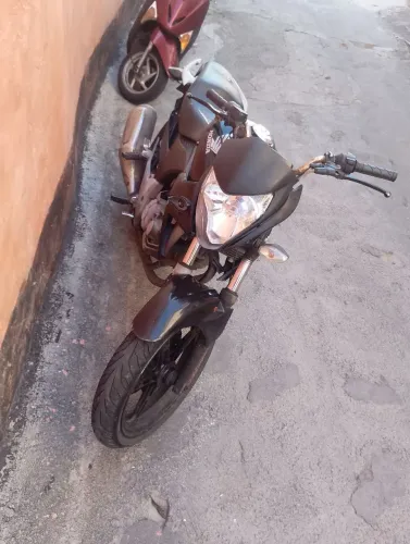 Vendo CB300 2013 com Dut e verdinho.