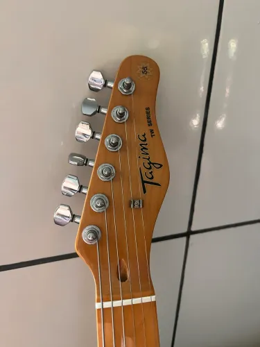 A venda guitarra Tagima e pedaleira blackbox 