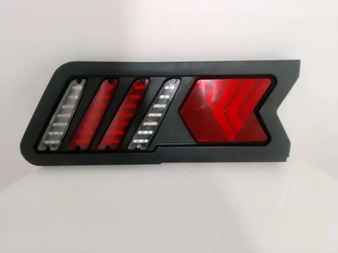 Lanterna traseira Euro LINE LED 24v usada lado direito