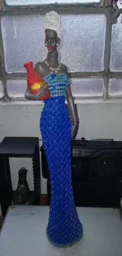 Africana com vaso