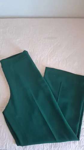 Calça de crepe verde zara