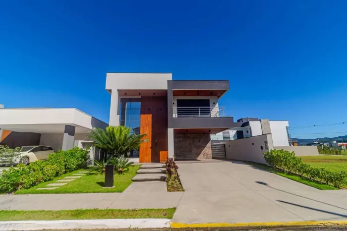 Casa à venda no Condomínio Caledônia