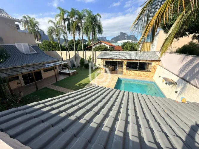 Casa de 720 m² com 4 quartos a venda no condomínio Jardim Lagoa Mar Norte
