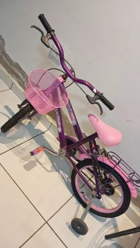 Bicicleta infantil semi nova 