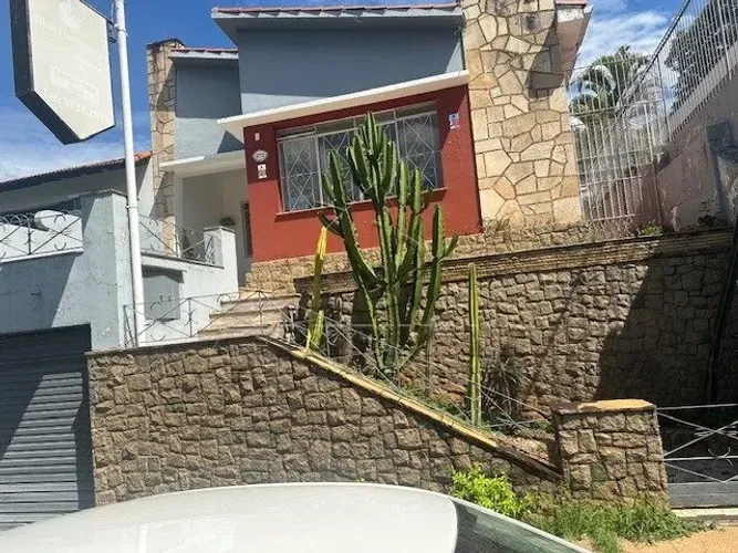 CASA ASSOBRADADA COM 6 SALAS - VERGUEIRO