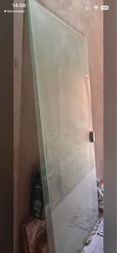 Porta de vidro completa medindo dois e sete