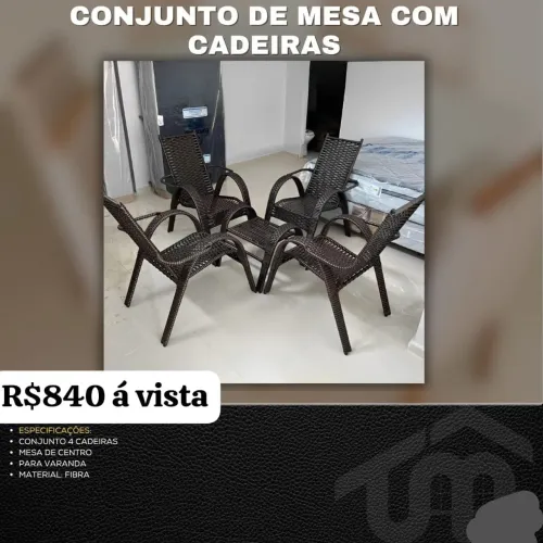 Conjunto de Mesa e Cadeiras