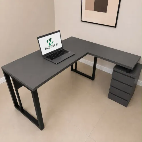 Mesa com gaveteiro tipo estação de trabalho em L