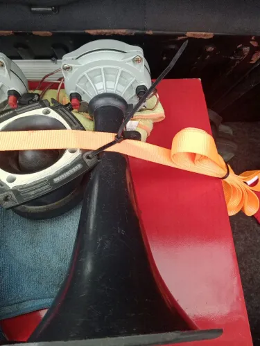 Corneta D250x semi nova pra vende já com o expensor